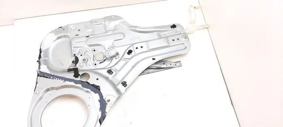 Rear window lifting mechanism without motor