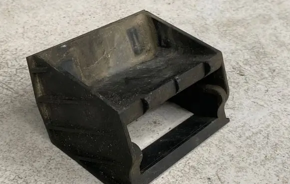 BMW X5 E70 Radiator mount bracket 7533537