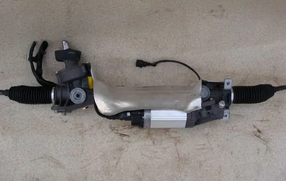 Volkswagen Golf VI Steering rack