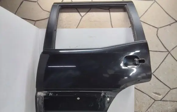 Nissan Terrano Rear door