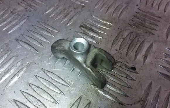 Opel Zafira B Fuel Injector clamp holder