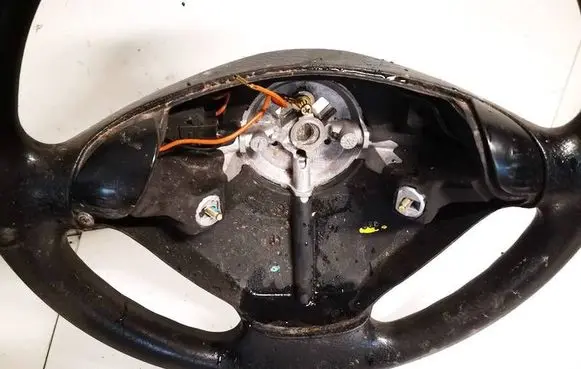 Steering wheel buttons/switches