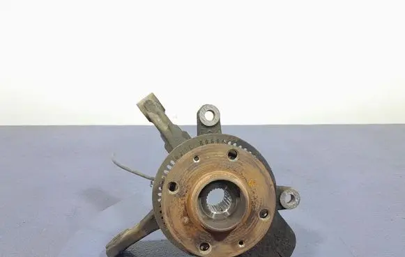 Suzuki Swift II Front wheel hub spindle knuckle