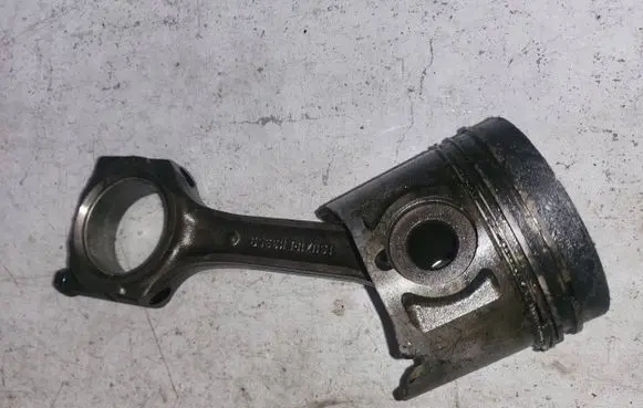 Opel Monterey Piston with connecting rod FM3359
