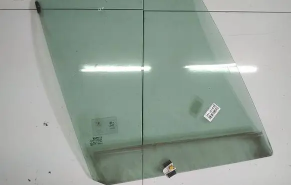Renault Scenic I Front door window glass four-door AS2