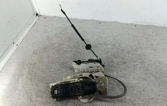 Volkswagen Tiguan Rear door lock 5N0839016A