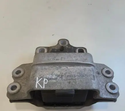 Volkswagen PASSAT B7 Engine mount bracket 3C0199555