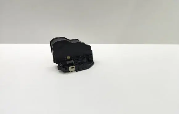 BMW 5 F10 F11 Front door lock 7167065 51217167065