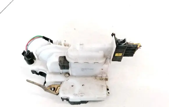 Volkswagen Polo II 86C 2F Front door lock 1H1837016A