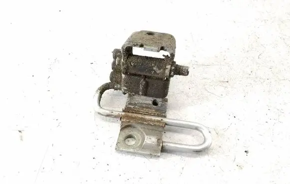 Volkswagen Golf IV Front door lower hinge 4B0831412B