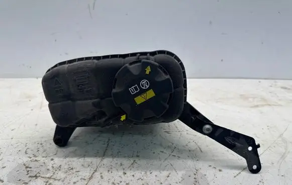 BMW M4 F82 F83 Coolant expansion tank/reservoir 2284600 18779811