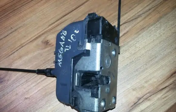 Renault Megane II Front door lock