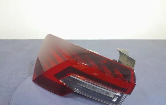 Skoda Octavia 985 Rear/tail lights 5E3945207B