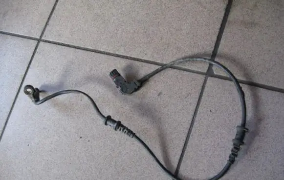 Mercedes-Benz C W203 ABS brake wheel speed sensor A2035400417 10071160013