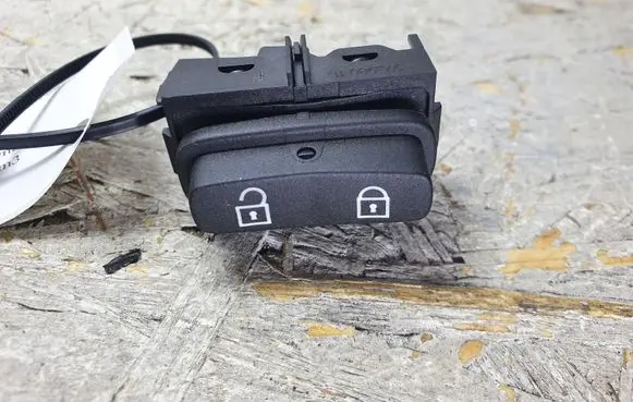 Volvo XC70 Central locking switch button 30710475