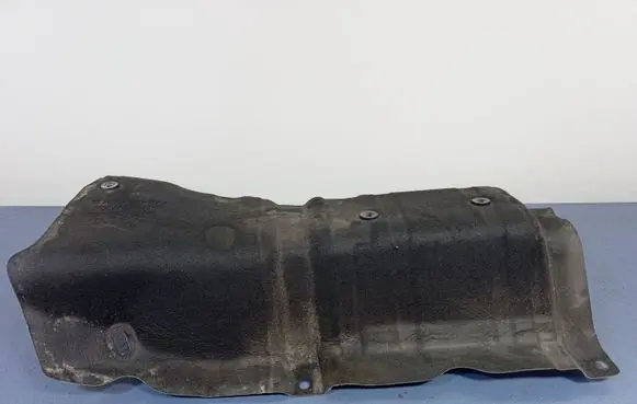 Engine bonnet/hood sound/heat insulation
