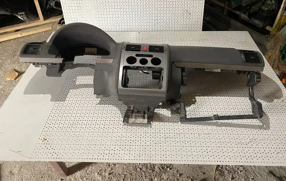 Volkswagen Touran I Dashboard