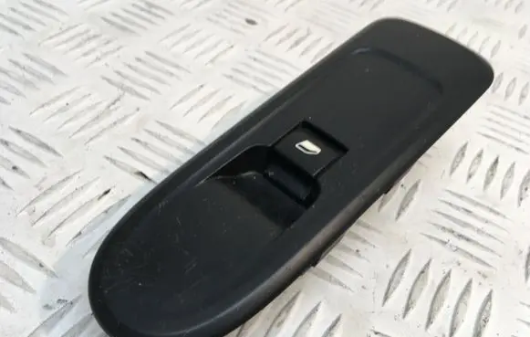 Peugeot 308 Electric window control switch 96565184XT