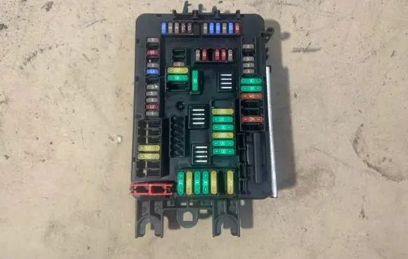 BMW X5 F15 Fuse module 6819651
