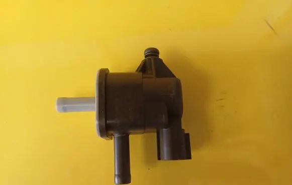 Toyota Auris 150 Turbo solenoid valve 90910TC002