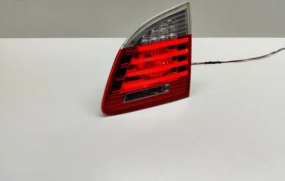 Tailgate rear/tail lights