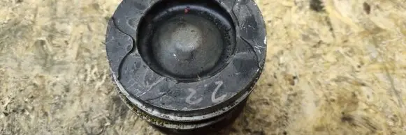 Toyota RAV 4 (XA40) Piston 86L78