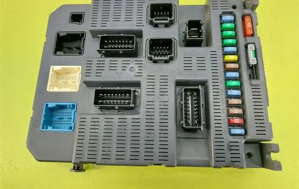 Peugeot 207 Comfort/convenience module 9663798280