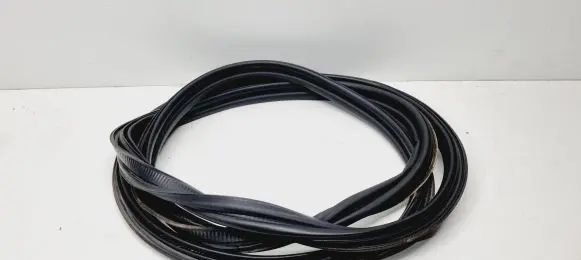 Nissan Pulsar Trunk rubber seal (body) 908303ZL0B 908303ZL0C
