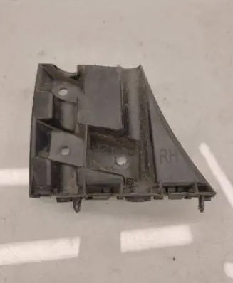 Volvo V40 Front bumper mounting bracket 31425111