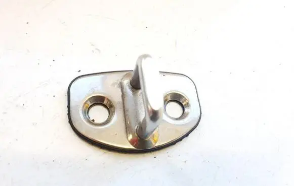 Skoda Octavia Mk2 (1Z) Rear door lock loop/hook striker 6y0837033c