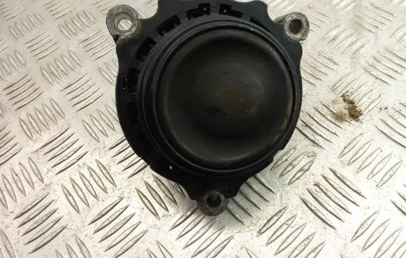 BMW 4 F32 F33 Engine mount bracket 6856184