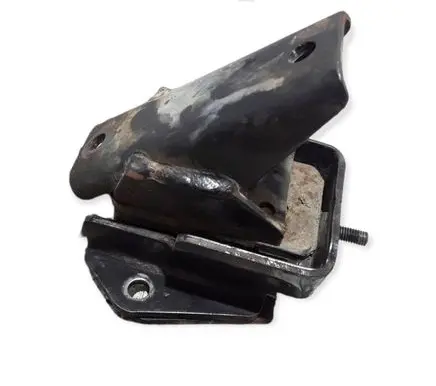Mitsubishi Pajero Engine mount bracket