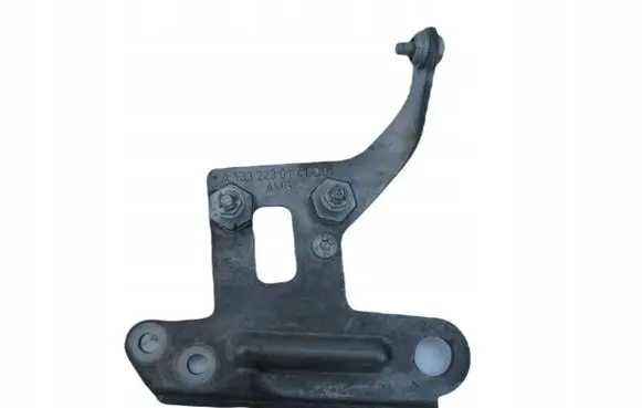 Mercedes-Benz A W176 Engine mounting bracket A1332230141