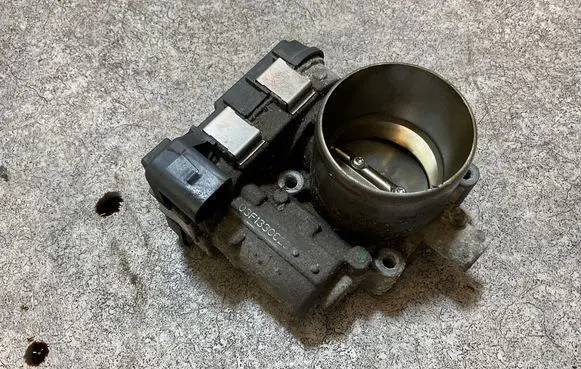 Skoda Rapid (NH) Throttle valve 03F133062B