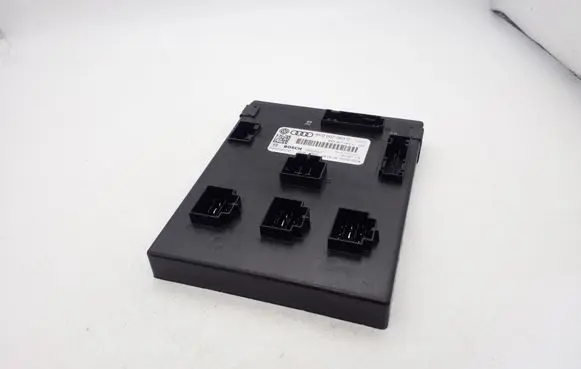 Audi A4 S4 B8 8K Comfort/convenience module 8K0907063C F005V00750