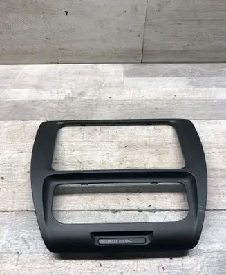 Volkswagen Jetta VI Radio/GPS head unit trim 5C6858069A