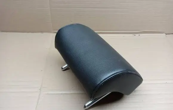 Volkswagen PASSAT B7 Rear seat headrest 