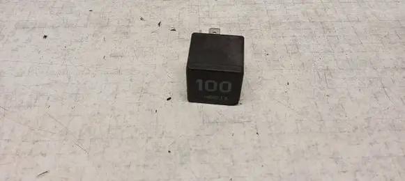 Seat Leon (1M) Other relay 7M0951253A V23136J6X45
