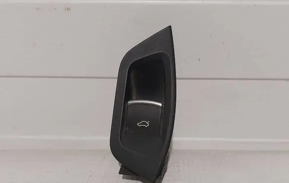 Volkswagen PASSAT B7 USA Tailgate opening switch 561863349