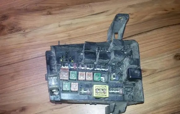 Nissan Almera Fuse box set
