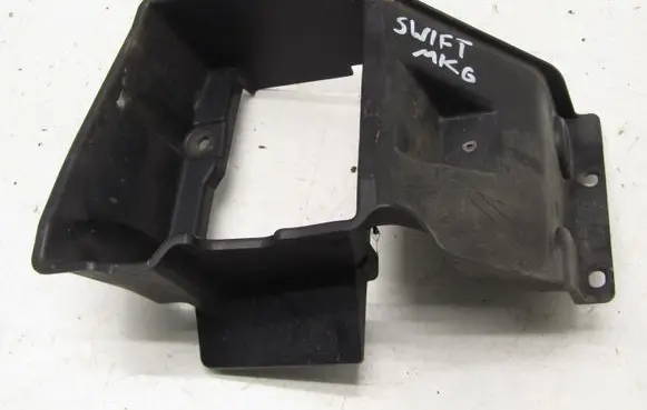 Suzuki Swift III Radiator trim 1362752R4