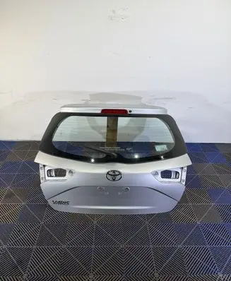 Toyota Yaris Tailgate/trunk/boot lid V45215