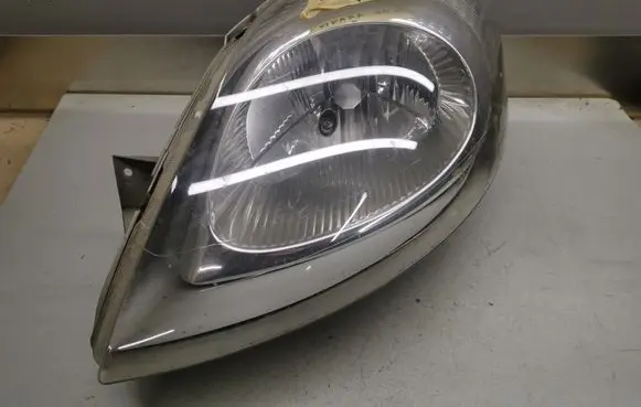 Opel Vivaro Headlight/headlamp 7700311373
