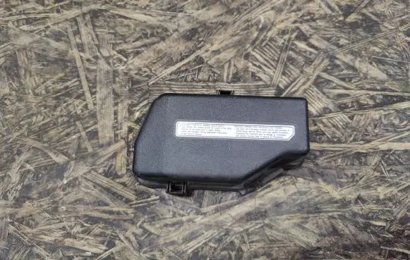 Lexus LS 460 - 600H Fuse box cover