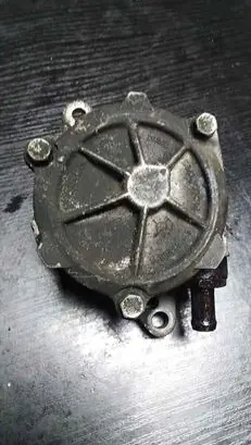 BMW 5 E39 Vacuum pump 96110885