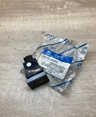 Hyundai Accent Windscreen/window heater switch 9371025000 864W0171