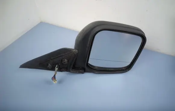 Mitsubishi Pajero Front door electric wing mirror E13010155 8255