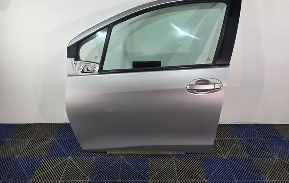 Toyota Yaris Front door PAINTCODE1F7