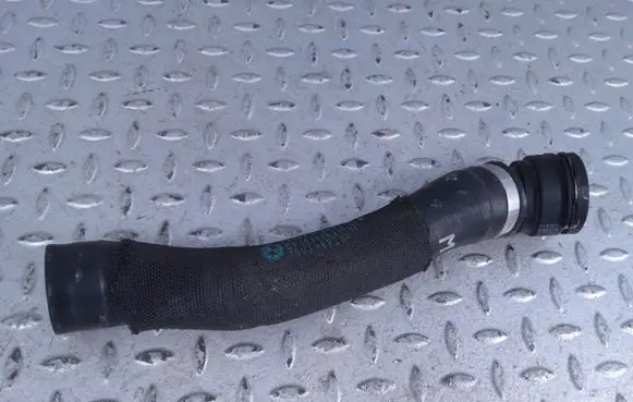 BMW X5 G05 Engine coolant pipe/hose 8596053