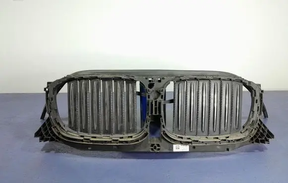 BMW X3 E83 Front grill 7497228